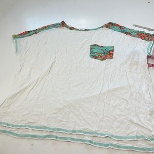 Twenty Second Large Short Sleeve White Blue Floral Pocket T Shirt